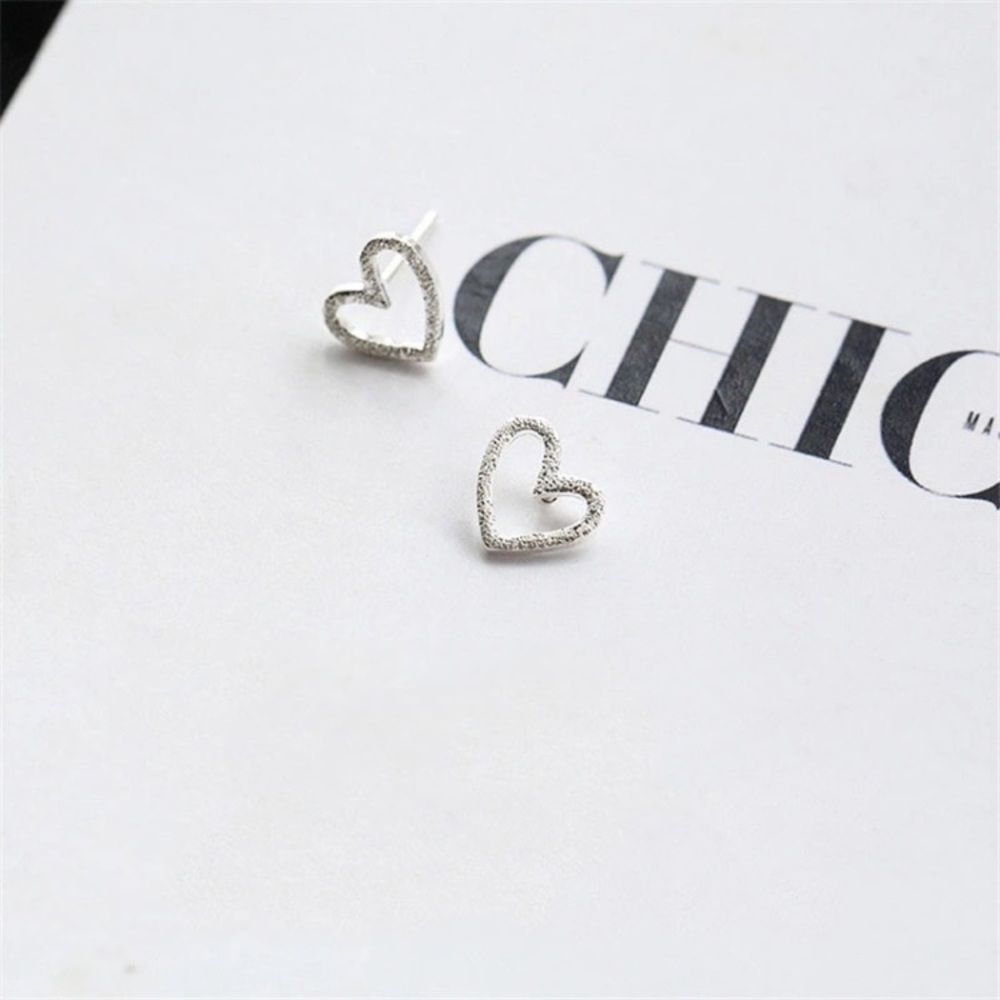 Dainty sterling silver heart earrings NEW - Picture 4 of 5